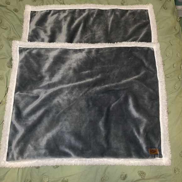 UGG Standard Size Pillow Cases - Picture 1 of 5